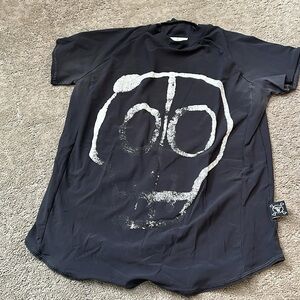 Nununu rash guard with Skull Design size 8/9